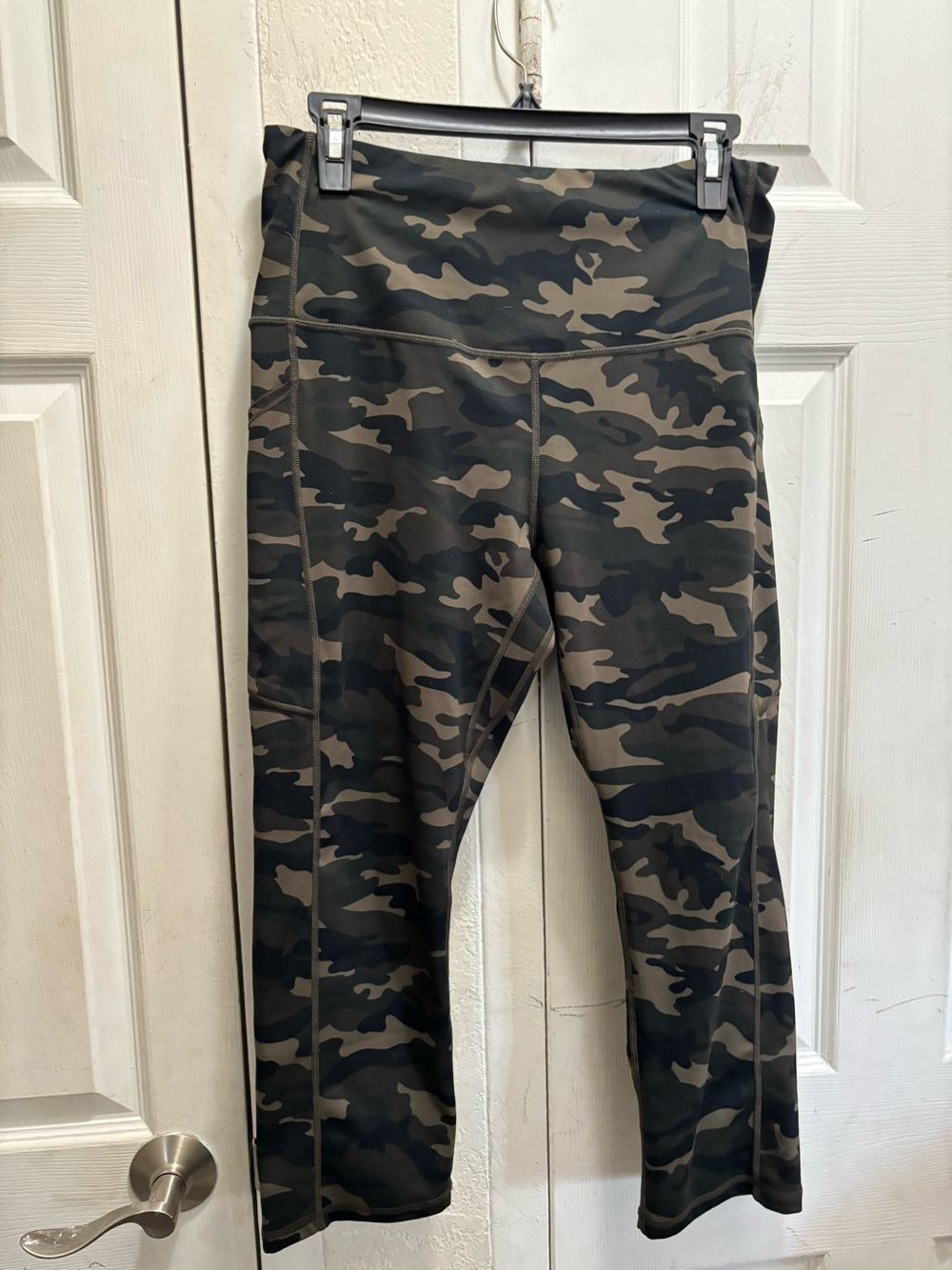 Ododos woman’s High-Waist Leggings - Green Camo